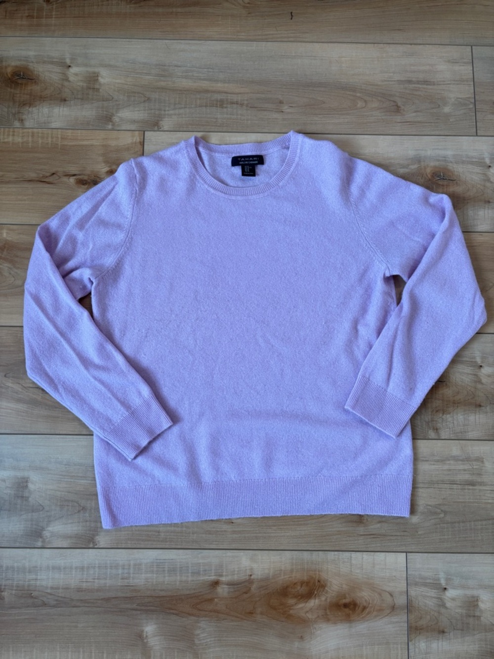 Tahari women’s Lavender/mauve cashmere Crew Neck Sweater